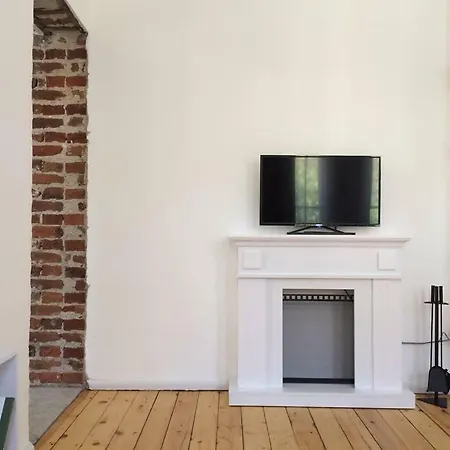 August 11 Apartment